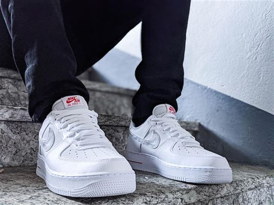 Nike Air Force 1: En klassiker inden for tøj og mode til erhverv