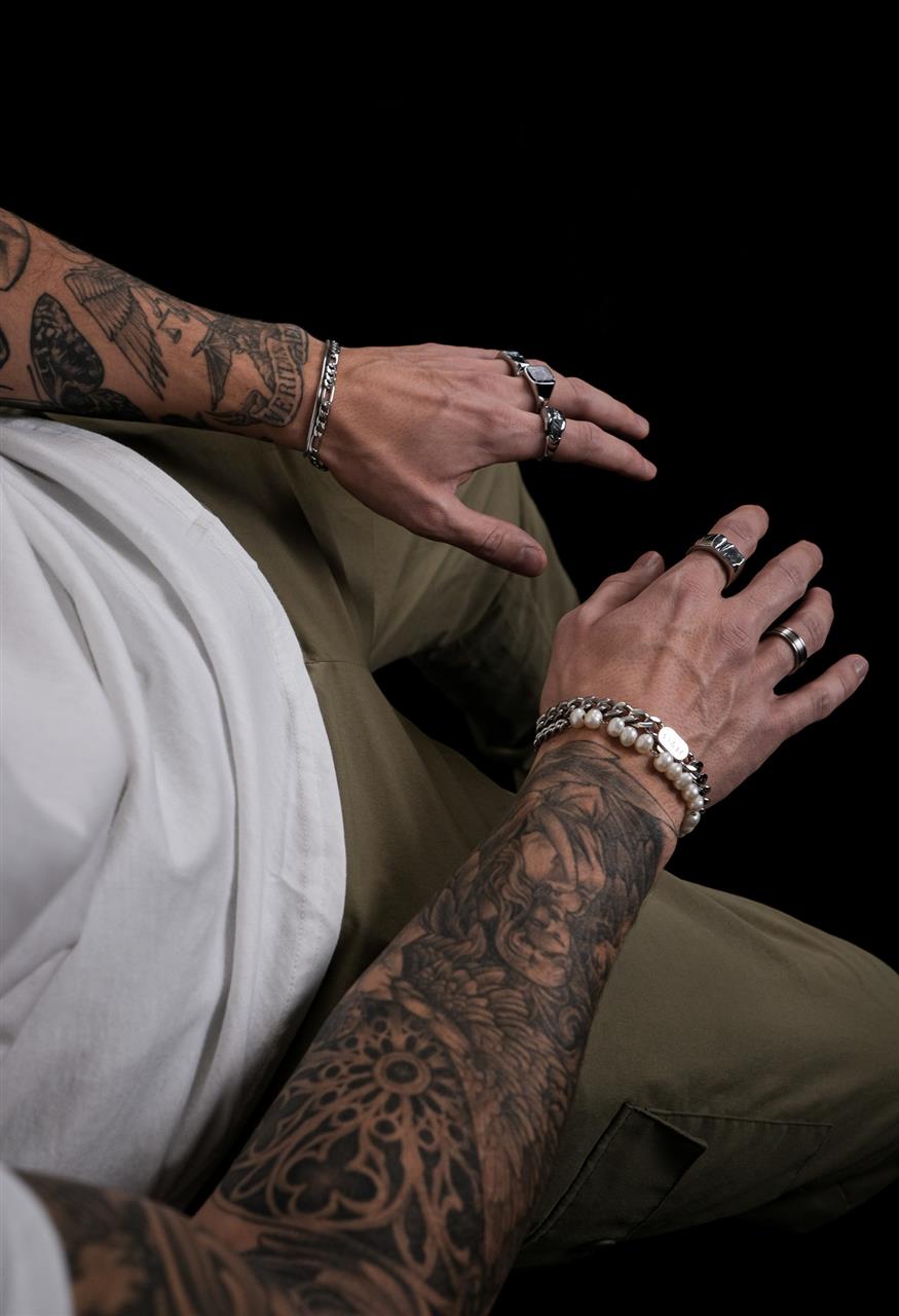 Armbånd til mænd – En stilfuld tilføjelse til din garderobe